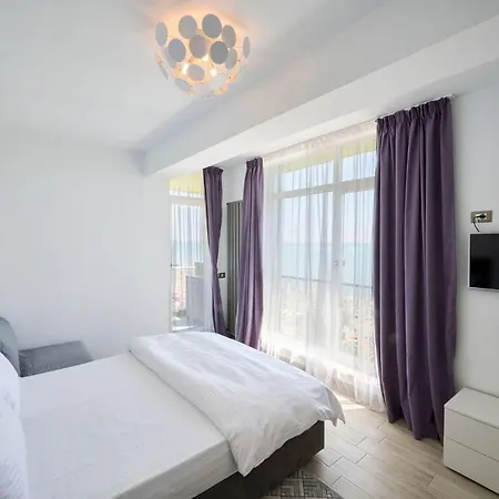 Dream By Cb Seafront In & Pools *
