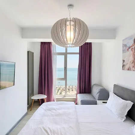 Dream By Cb Seafront In & Pools *
