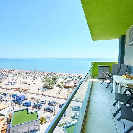 Dream By Cb Seafront In & Pools Apartment Mamaia
