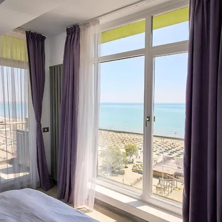 Dream By Cb Seafront In & Pools Apartment *