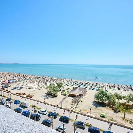 Dream By Cb Seafront In & Pools Apartment