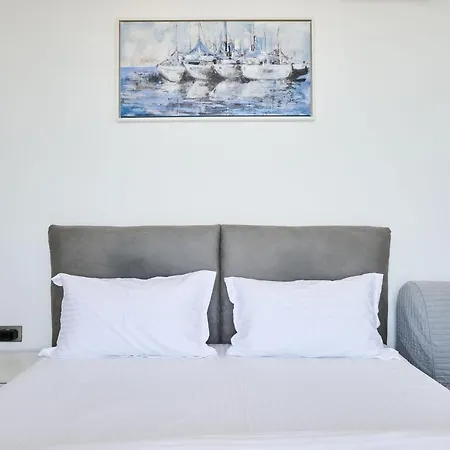 Dream By Cb Seafront In & Pools Apartment