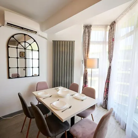 Dream By Cb Seafront In & Pools Mamaia