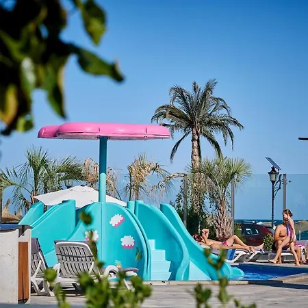 Dream By Cb Seafront In & Pools Apartment
