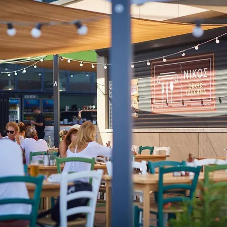 Dream By Cb Seafront In & Pools *